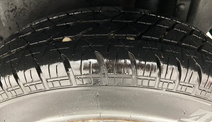 2017 Maruti Swift VXI D, Petrol, Manual, 60,617 km, Left Rear Tyre Tread