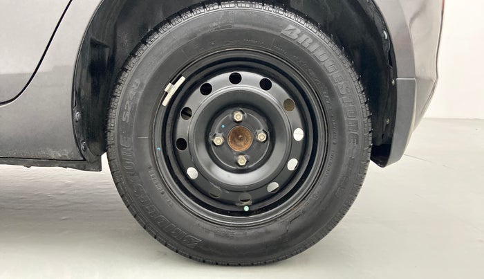 2017 Maruti Swift VXI D, Petrol, Manual, 60,617 km, Left Rear Wheel