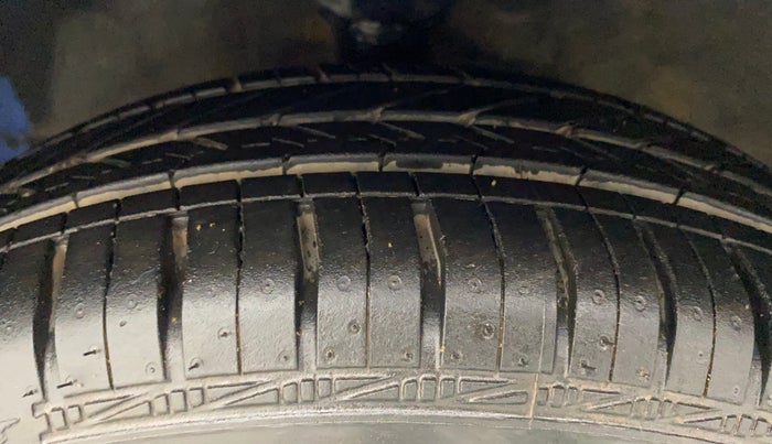 2017 Hyundai Eon ERA PLUS (O), Petrol, Manual, 36,950 km, Left Front Tyre Tread