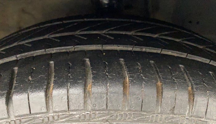 2017 Hyundai Eon ERA PLUS (O), Petrol, Manual, 36,950 km, Right Front Tyre Tread