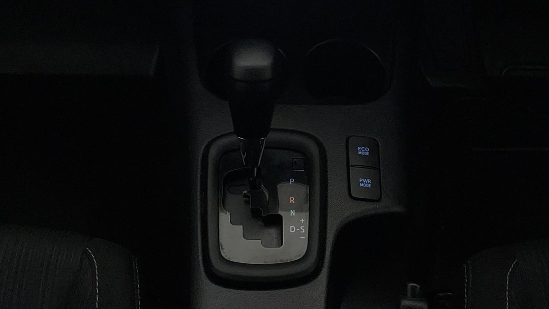 2021 Toyota Hilux Sr Hi-rider, Automatic, 105754 km, Gear Lever 