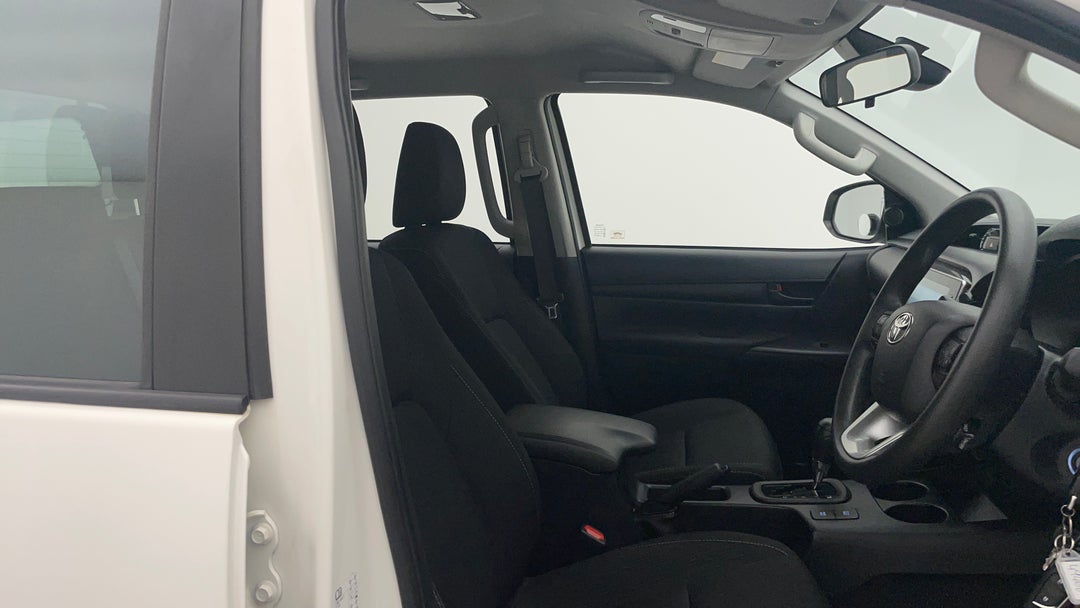 2021 Toyota Hilux Sr Hi-rider, Automatic, 105754 km, Right Side Front Door Cabin View