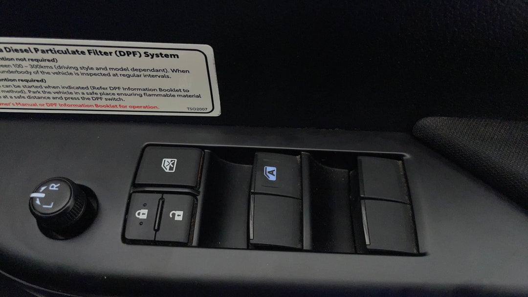 2021 Toyota Hilux Sr Hi-rider, Automatic, 105754 km, Drivers Side Door Panel Controls