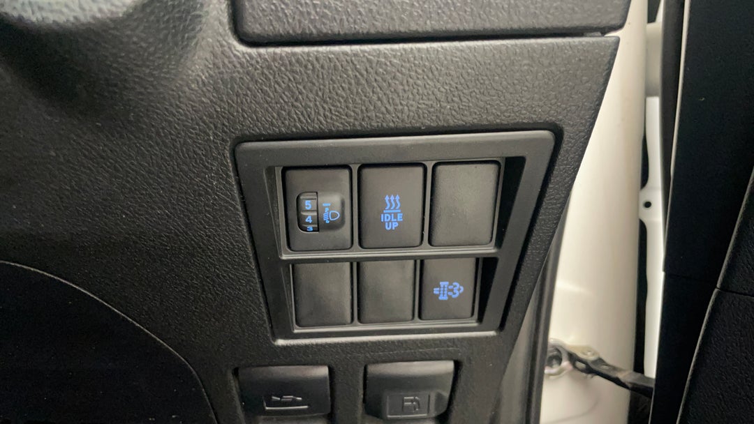 2021 Toyota Hilux Sr Hi-rider, Automatic, 105754 km, Utility Switches/Buttons