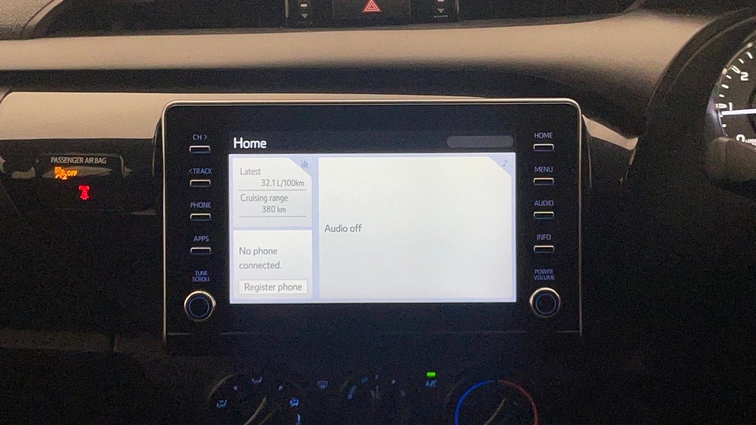 2021 Toyota Hilux Sr Hi-rider, Automatic, 105754 km, Infotainment System