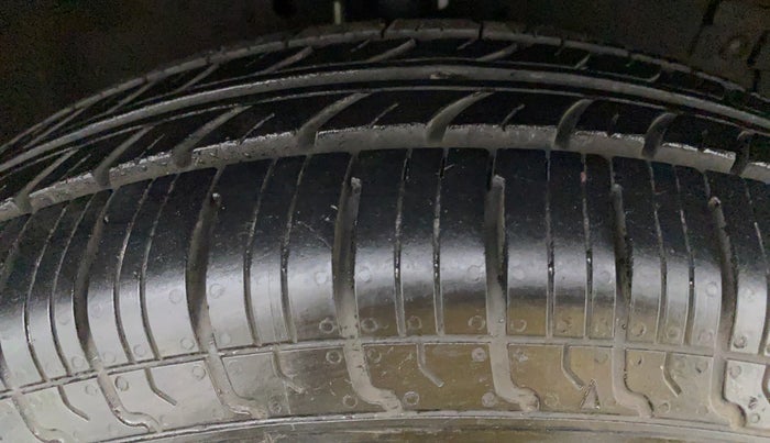 2013 Maruti Swift VDI, Diesel, Manual, 95,211 km, Right Front Tyre Tread