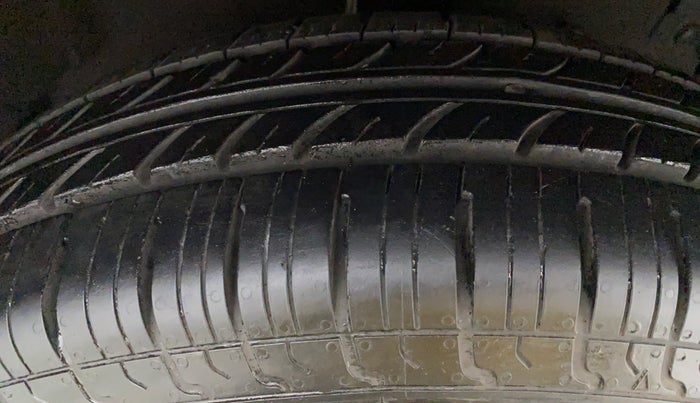 2013 Maruti Swift VDI, Diesel, Manual, 95,211 km, Left Front Tyre Tread
