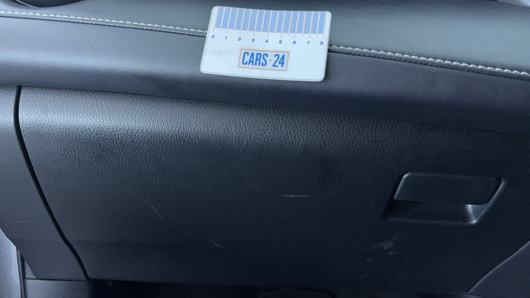 2017 Toyota RAV4 Gxl (4x4), Automatic, 121613 km, Glove Box Scratch