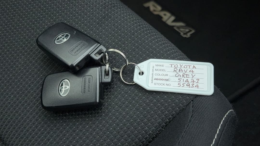 2017 Toyota RAV4 Gxl (4x4), Automatic, 121613 km, Key Close-up
