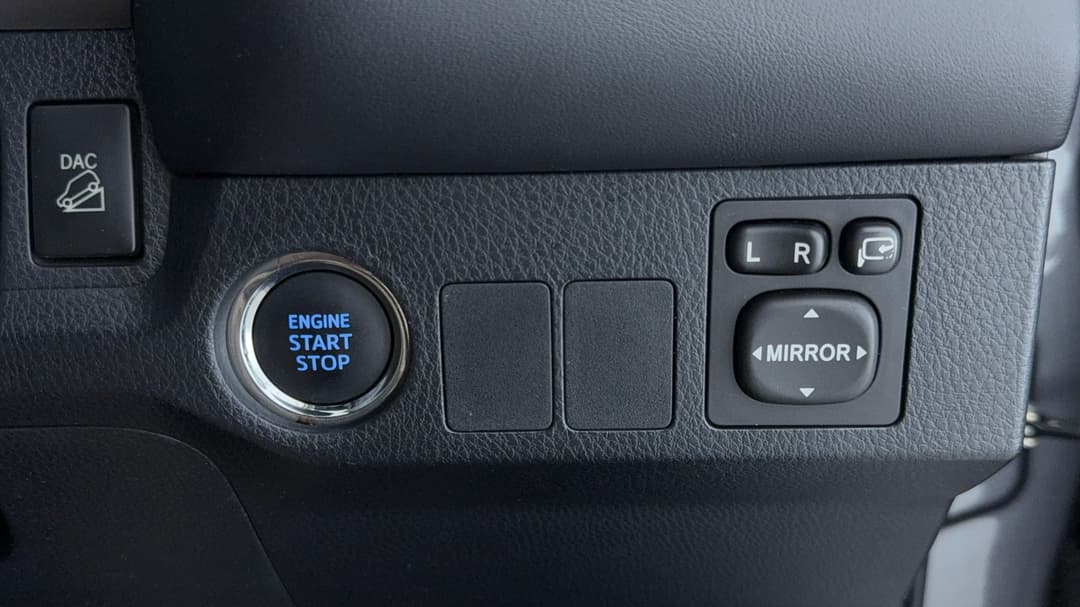 2017 Toyota RAV4 Gxl (4x4), Automatic, 121613 km, Utility Switches/Buttons
