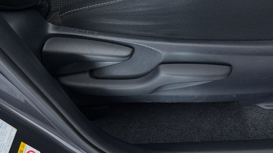 2017 Toyota RAV4 Gxl (4x4), Automatic, 121613 km, Drivers Side Adjustment Panel