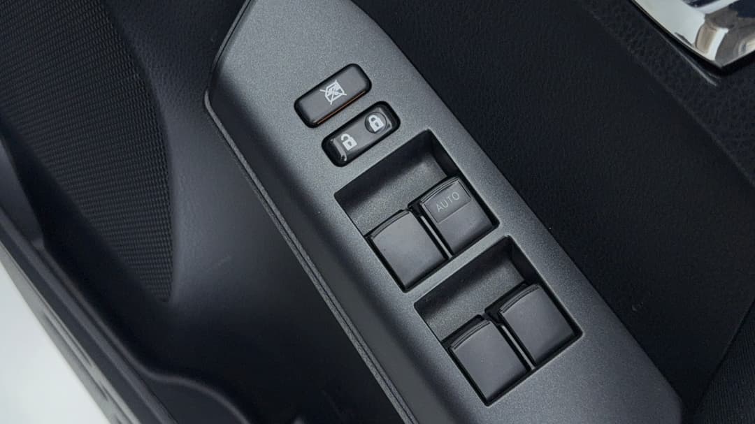 2017 Toyota RAV4 Gxl (4x4), Automatic, 121613 km, Drivers Side Door Panel Controls