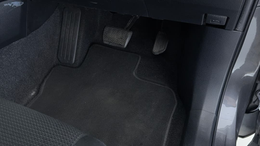 2017 Toyota RAV4 Gxl (4x4), Automatic, 121613 km, Pedals and Footmat