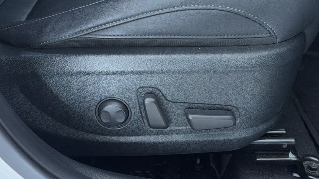 2023 Kia Seltos Gt-line (AWD) (sunroof), Automatic, 37043 km, Drivers Side Adjustment Panel