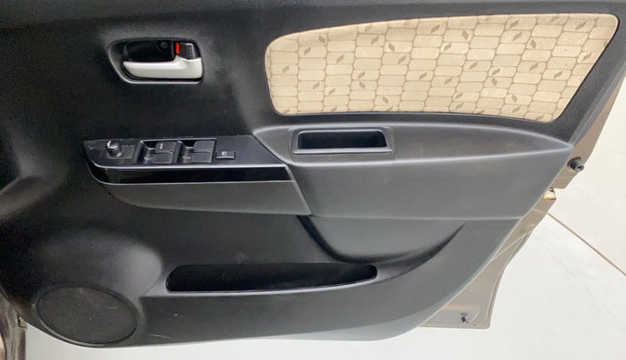 2017 Maruti Wagon R 1.0 VXI, Petrol, Manual, 39,435 km, Driver Side Door Panels Control