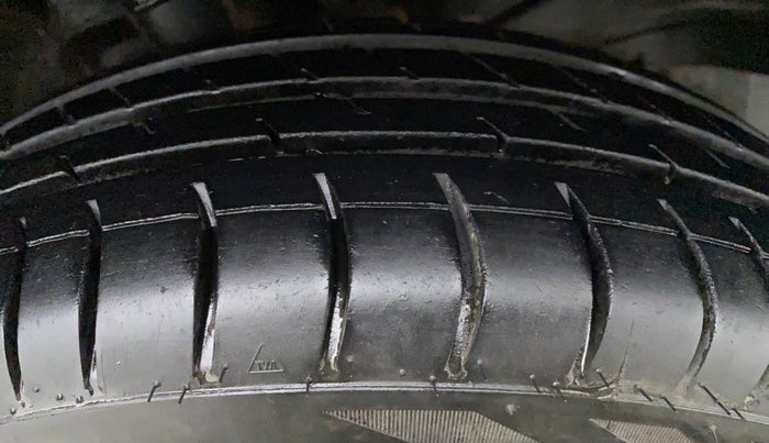 2017 Maruti Wagon R 1.0 VXI, Petrol, Manual, 39,435 km, Left Front Tyre Tread