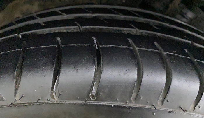 2017 Maruti Wagon R 1.0 VXI, Petrol, Manual, 39,435 km, Right Rear Tyre Tread