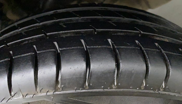 2017 Maruti Wagon R 1.0 VXI, Petrol, Manual, 39,435 km, Left Rear Tyre Tread
