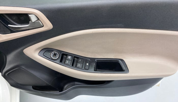 2017 Hyundai Elite i20 Magna Executive 1.2, Petrol, Manual, 21,677 km, Driver Side Door Panels Control