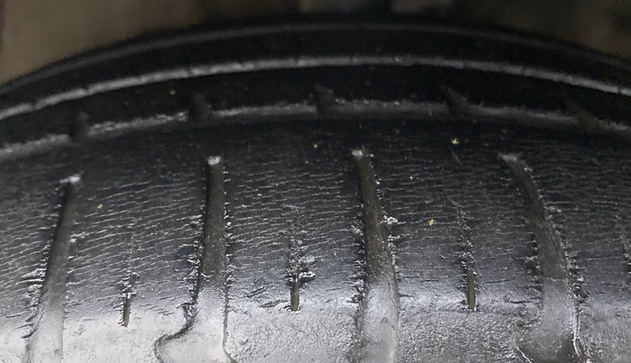 2015 Hyundai Xcent S 1.2, Petrol, Manual, 38,025 km, Left Front Tyre Tread