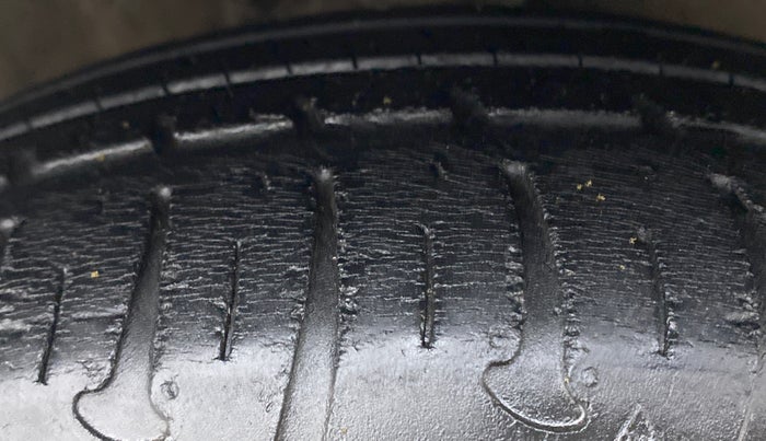 2015 Hyundai Xcent S 1.2, Petrol, Manual, 38,025 km, Right Front Tyre Tread