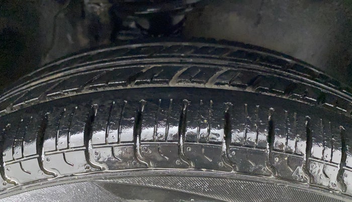 2011 Maruti Zen Estilo LXI, Petrol, Manual, 68,108 km, Right Front Tyre Tread