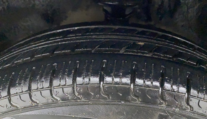 2011 Maruti Zen Estilo LXI, Petrol, Manual, 68,108 km, Left Front Tyre Tread