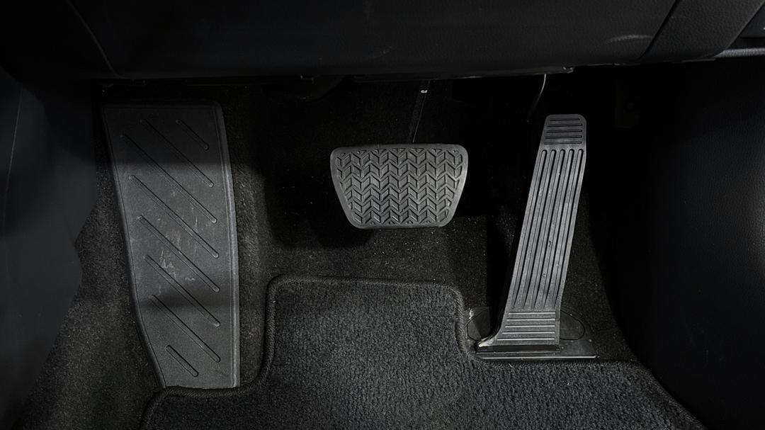 2023 Toyota RAV4 Gx (2WD), Automatic, 37099 km, Pedals and Footmat
