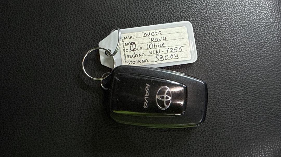 2023 Toyota RAV4 Gx (2WD), Automatic, 37099 km, Key Close-up