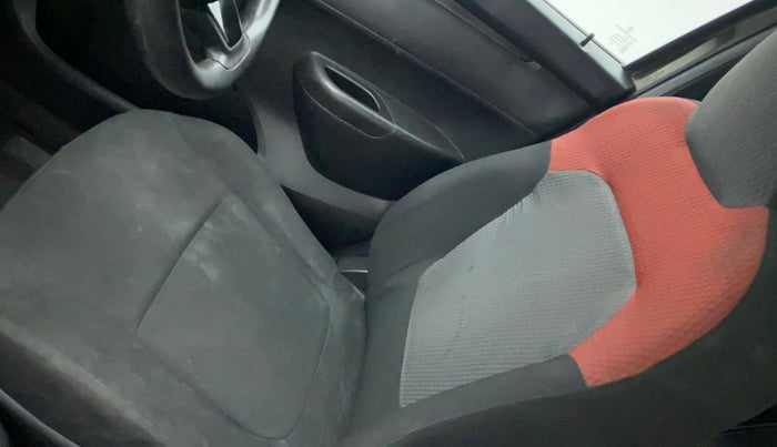 2017 Renault Kwid RXT 1.0 AMT (O), Petrol, Automatic, 47,617 km, Driver seat - Cover slightly stained