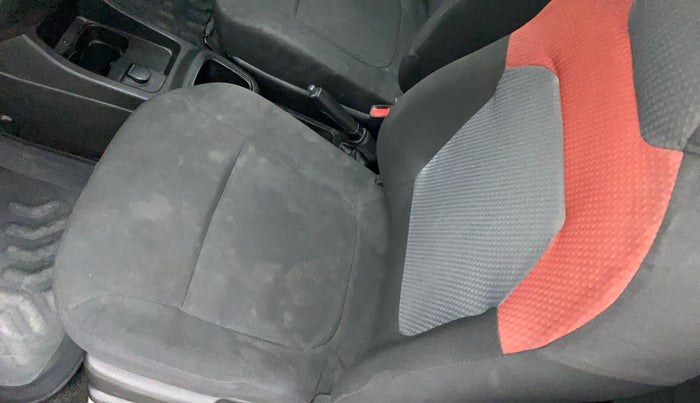 2017 Renault Kwid RXT 1.0 AMT (O), Petrol, Automatic, 47,617 km, Front left seat (passenger seat) - Cover slightly stained
