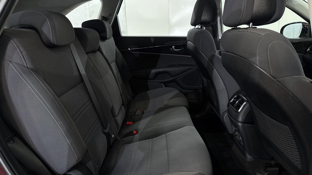 2016 Kia Sorento Si (4x2), Automatic, 113955 km, Right Side Rear Door Cabin View