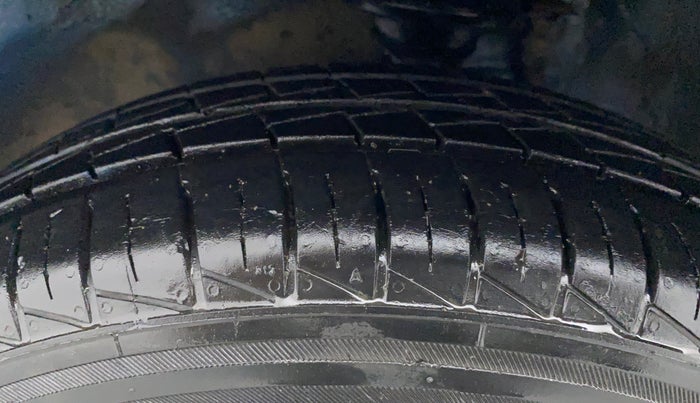 2018 Maruti Alto 800 LXI, Petrol, Manual, 63,717 km, Left Front Tyre Tread