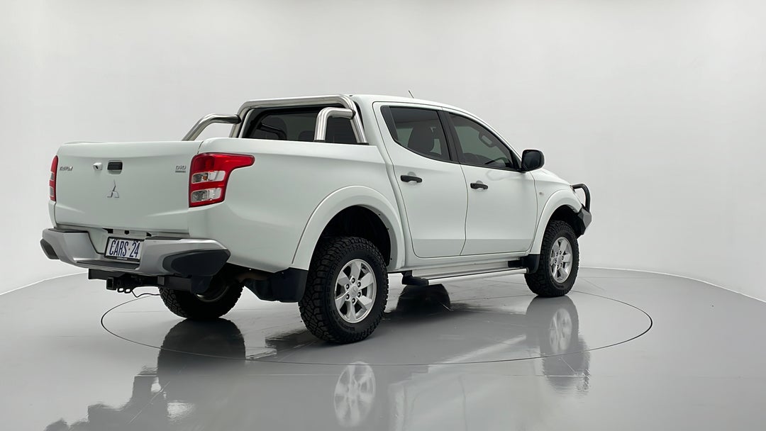 Right Back Diagonal (45- Degree) View