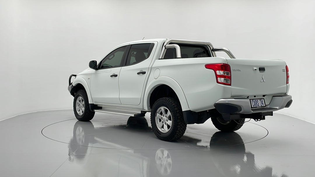 Left Back Diagonal (45- Degree) View