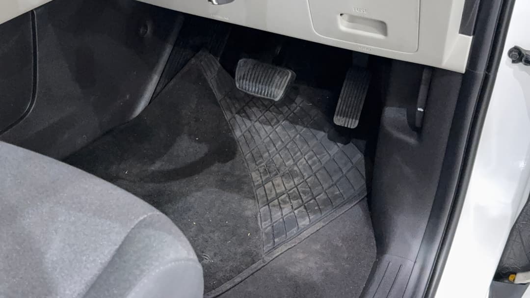 2023 Kia Carnival S, Automatic, 58370 km, Pedals and Footmat