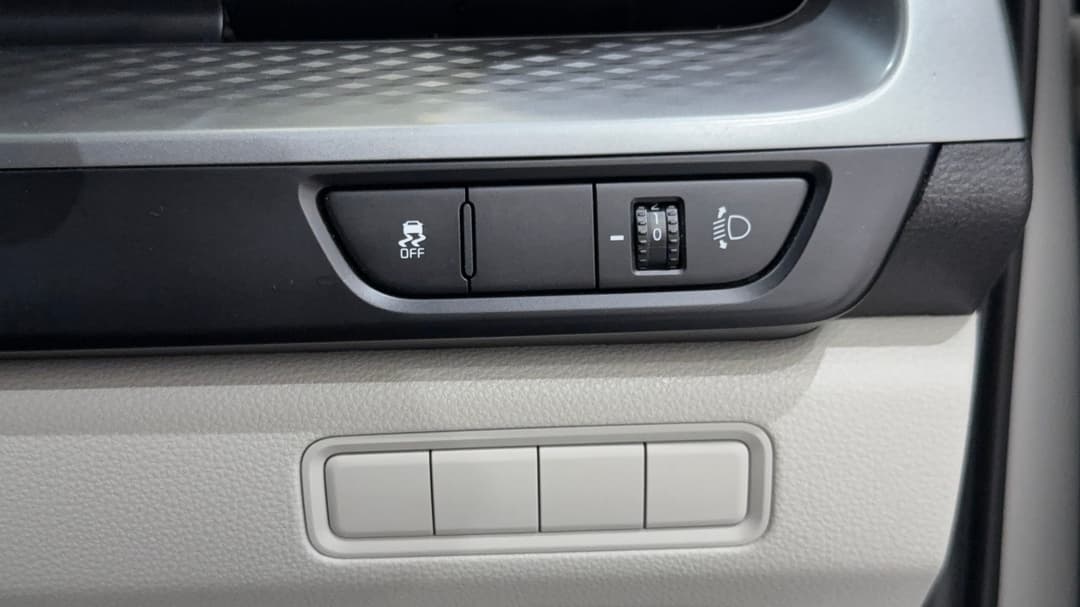 2023 Kia Carnival S, Automatic, 58370 km, Utility Switches/Buttons