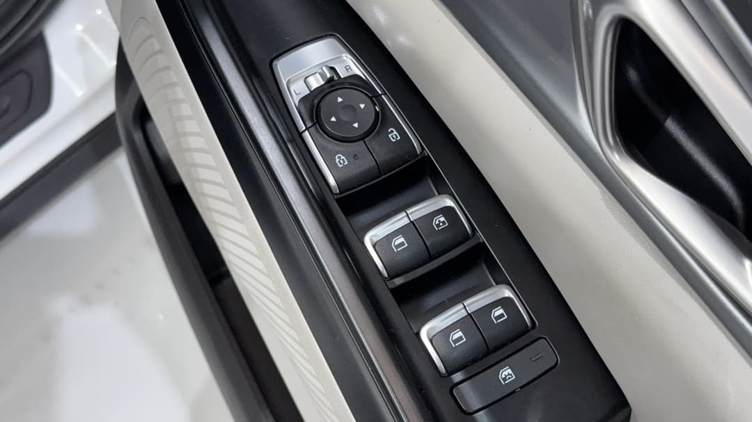 2023 Kia Carnival S, Automatic, 58370 km, Drivers Side Door Panel Controls