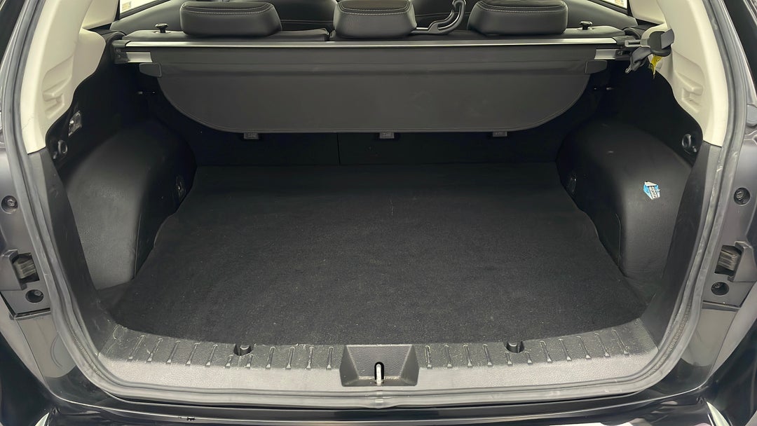 2016 Subaru Impreza 2.0i Premium (awd), Automatic, 88166 km, Boot Inside View