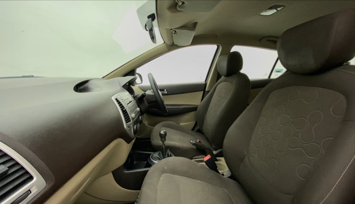 2011 Hyundai i20 MAGNA (O) 1.2, Petrol, Manual, 47,249 km, Right Side Front Door Cabin