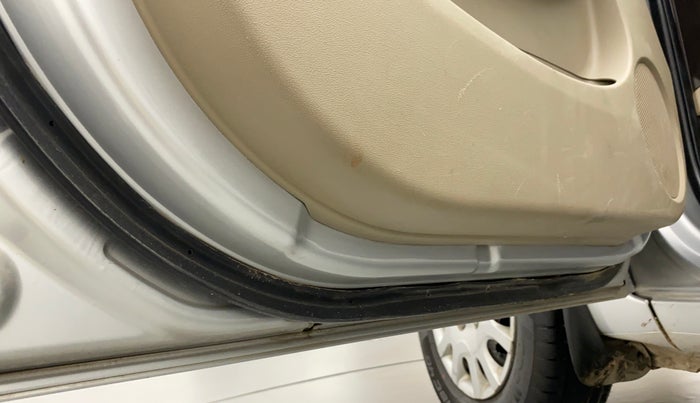 2011 Hyundai i20 MAGNA (O) 1.2, Petrol, Manual, 46,970 km, Front passenger door - Slight discoloration