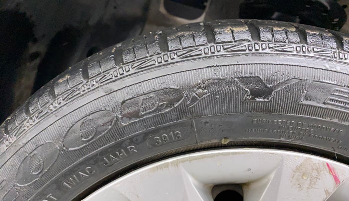 2013 Hyundai Grand i10 SPORTZ 1.2 KAPPA VTVT, Petrol, Manual, 31,279 km, Left front tyre - Minor crack