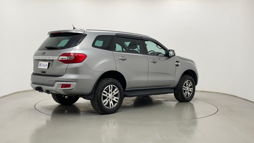 Right Back Diagonal (45- Degree) View