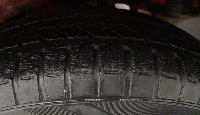 2010 Maruti A Star VXI, Petrol, Manual, 49,743 km, Left Front Tyre Tread