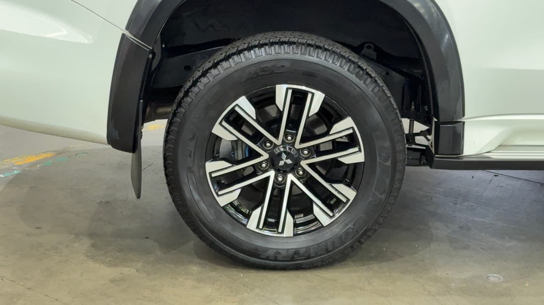 2022 Mitsubishi Pajero Sport Gls (4WD) 7 Seat, Automatic, 61250 km, Right Rear Wheel