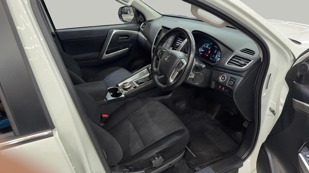 2022 Mitsubishi Pajero Sport Gls (4WD) 7 Seat, Automatic, 61250 km, Right Side Front Door Cabin View