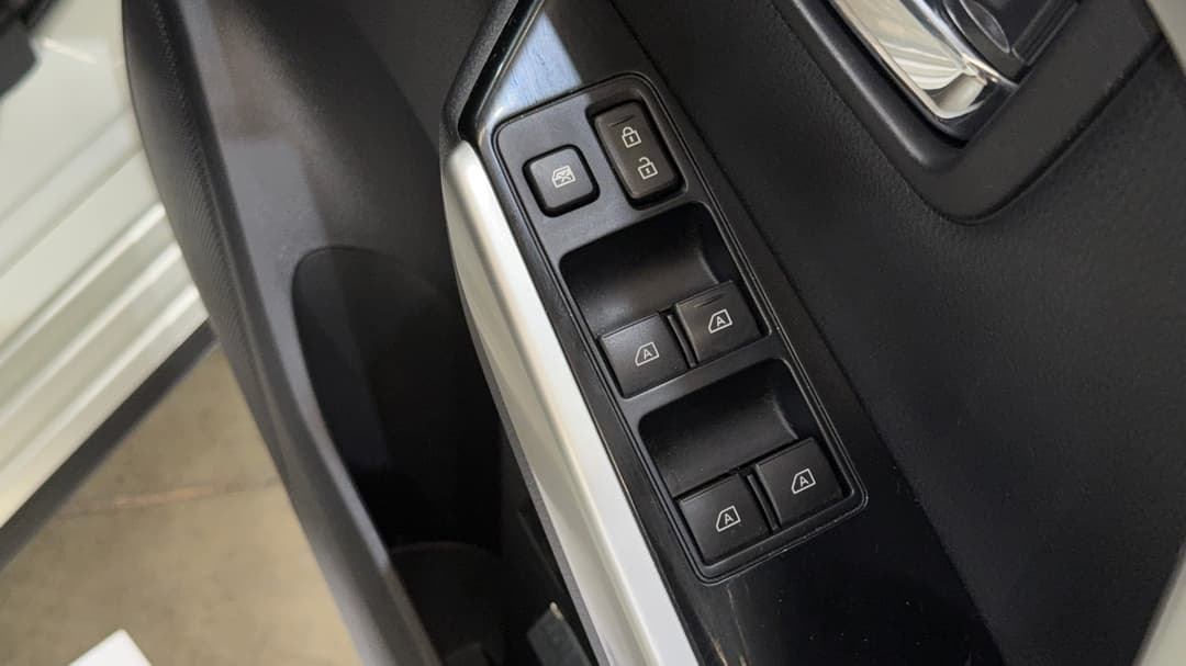 2022 Mitsubishi Pajero Sport Gls (4WD) 7 Seat, Automatic, 61250 km, Drivers Side Door Panel Controls