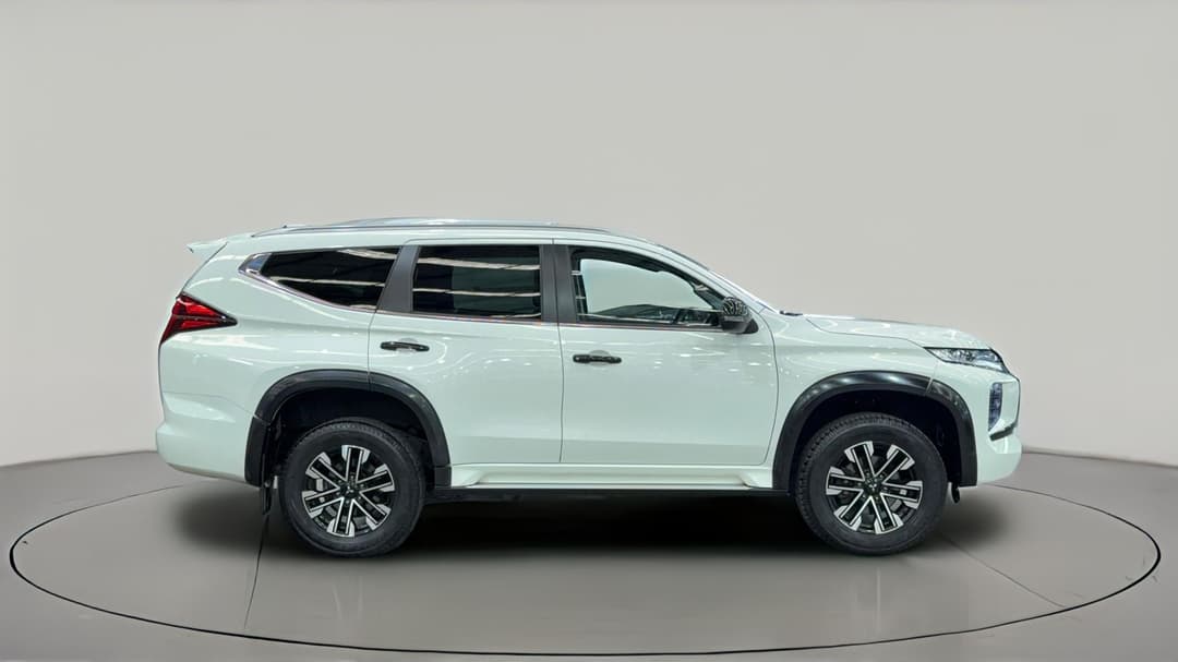 2022 Mitsubishi Pajero Sport Gls (4WD) 7 Seat, Automatic, 61250 km, Right Side View