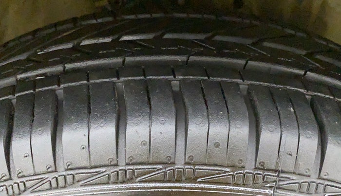 2016 Maruti Celerio VXI AGS, Petrol, Automatic, 9,924 km, Left Front Tyre Tread