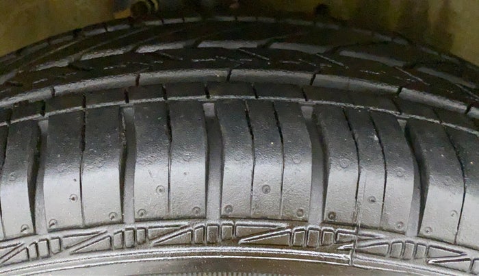 2016 Maruti Celerio VXI AGS, Petrol, Automatic, 9,924 km, Right Front Tyre Tread